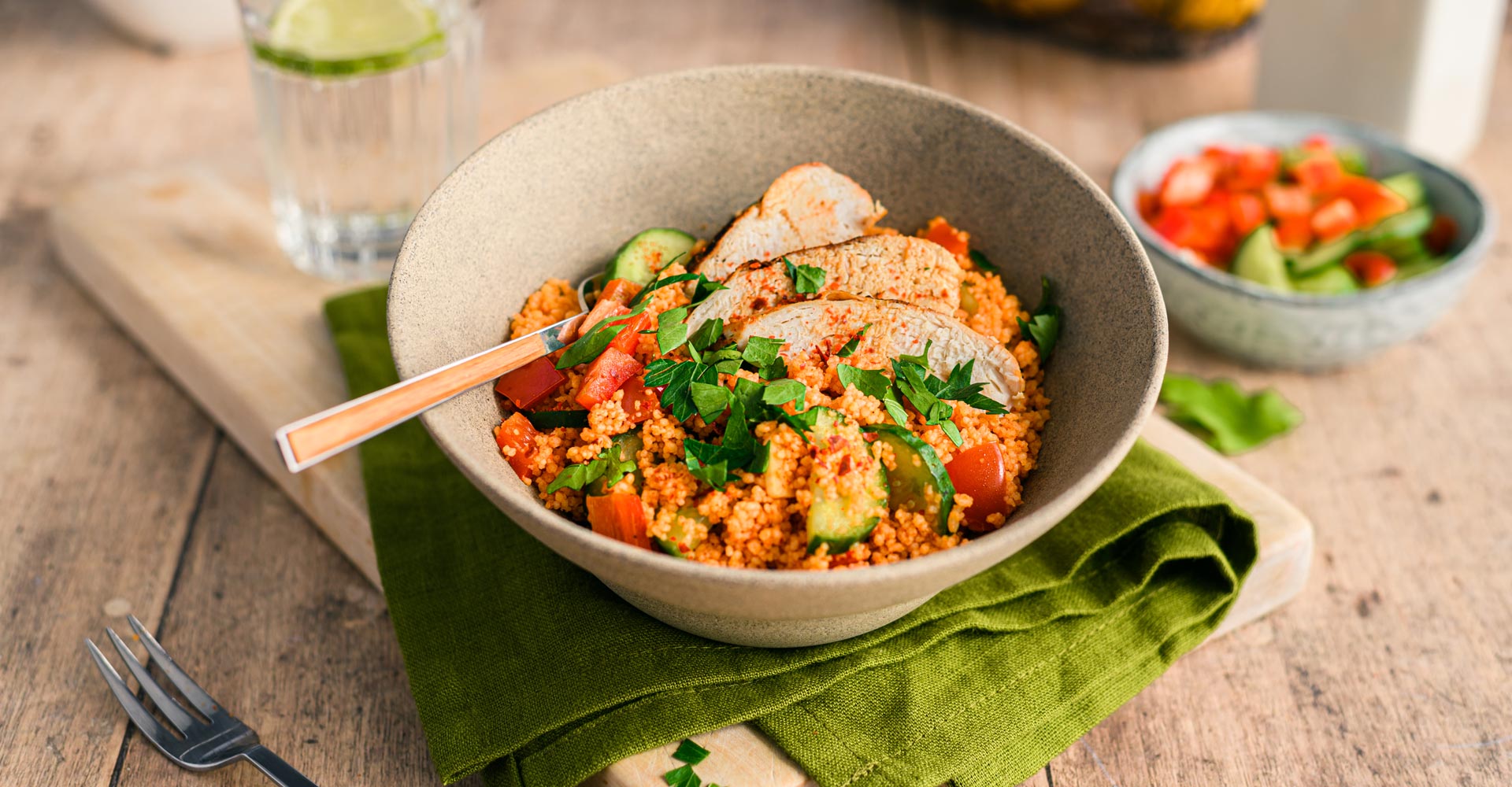 Orientalischer Couscous-Salat mit saftigem Hähnchen