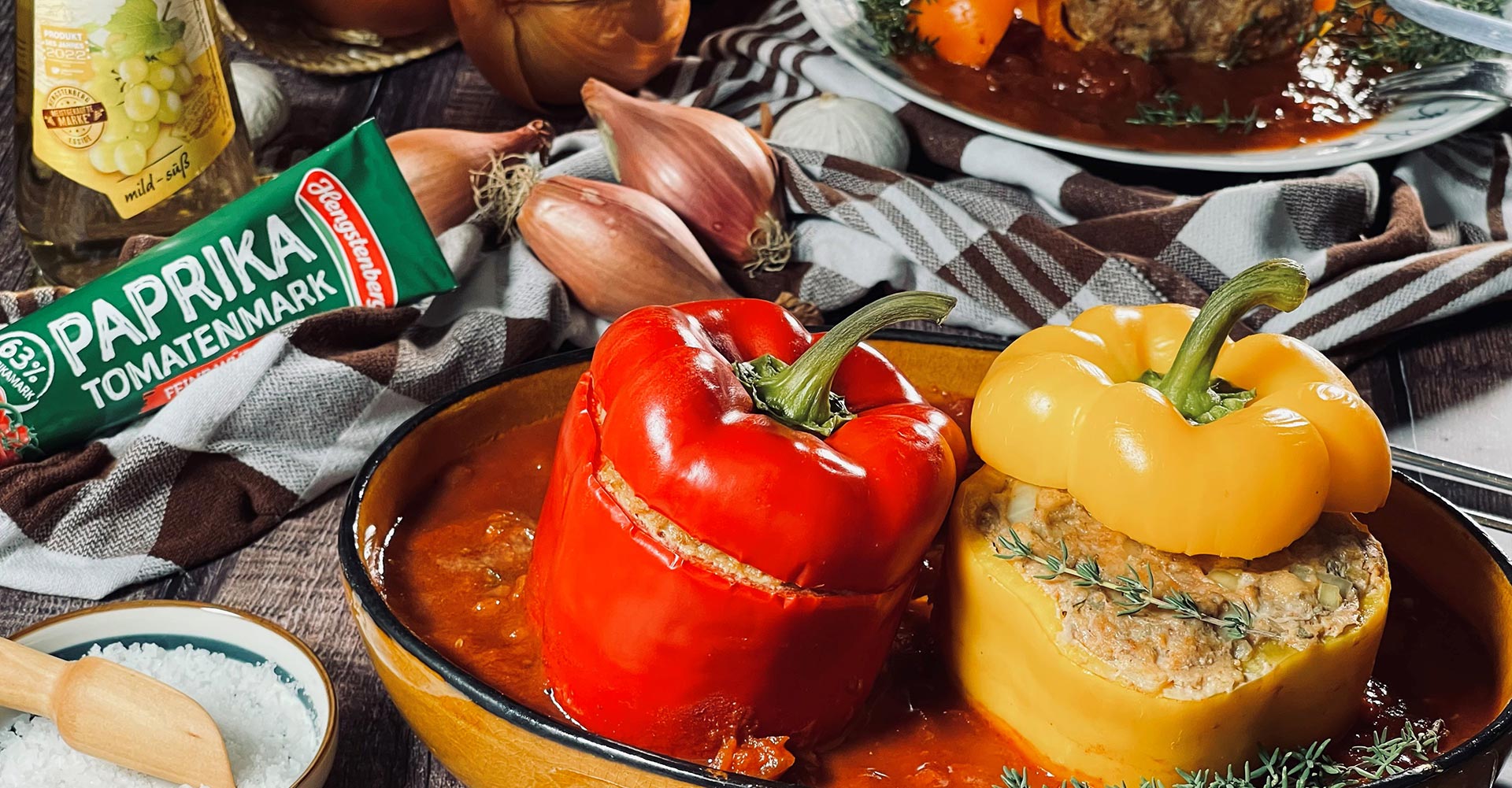 Gefüllte Paprika mit Tomatensauce