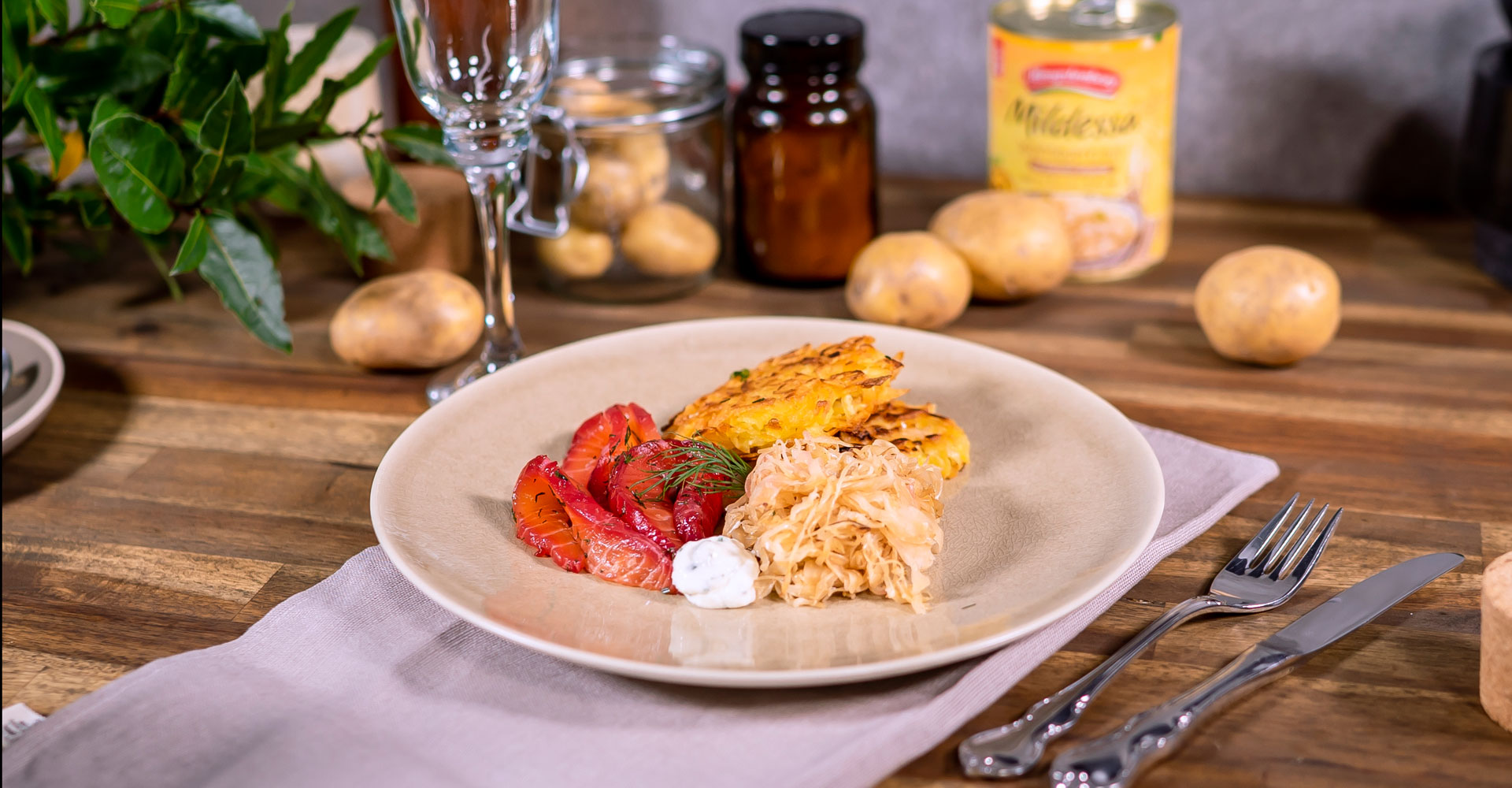 Rezept für graved Lachs mit Weinsauerkraut