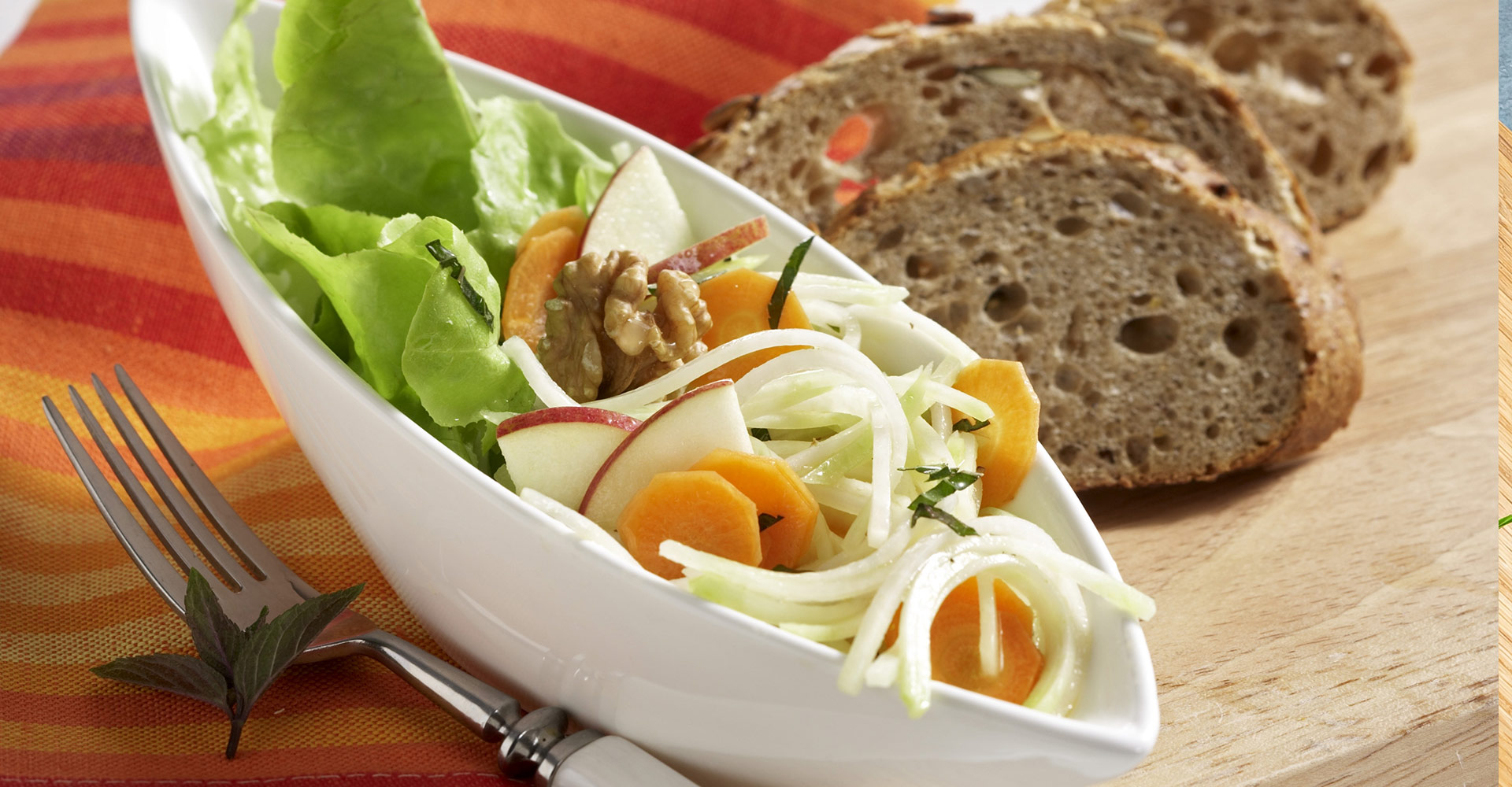 Karotten-Kohlrabi-Salat mit Apfel-Balsam-Dressing