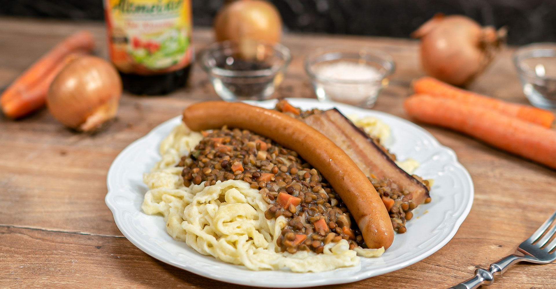 Nürnberger Würstchen Mit Sauerkraut - 4 Gebratene Nurnberger Bratwurste ...