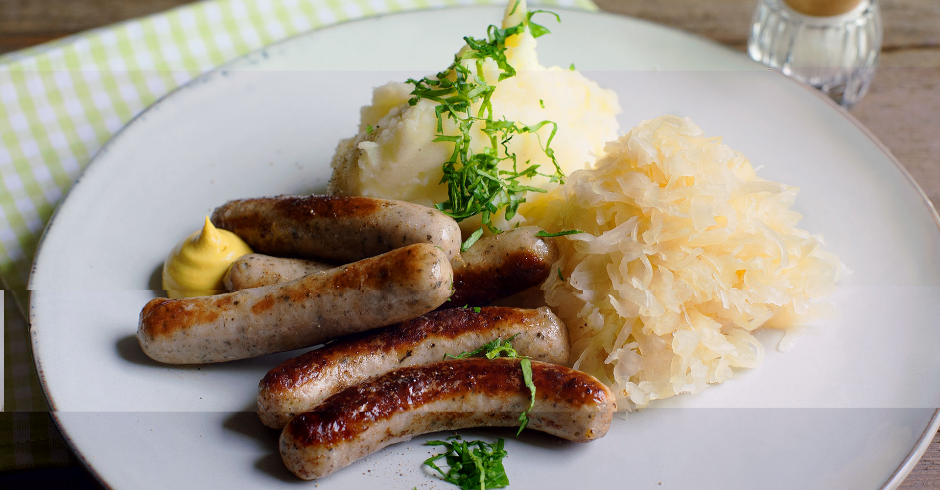 Nürnberger Bratwürstchen mit Sauerkraut