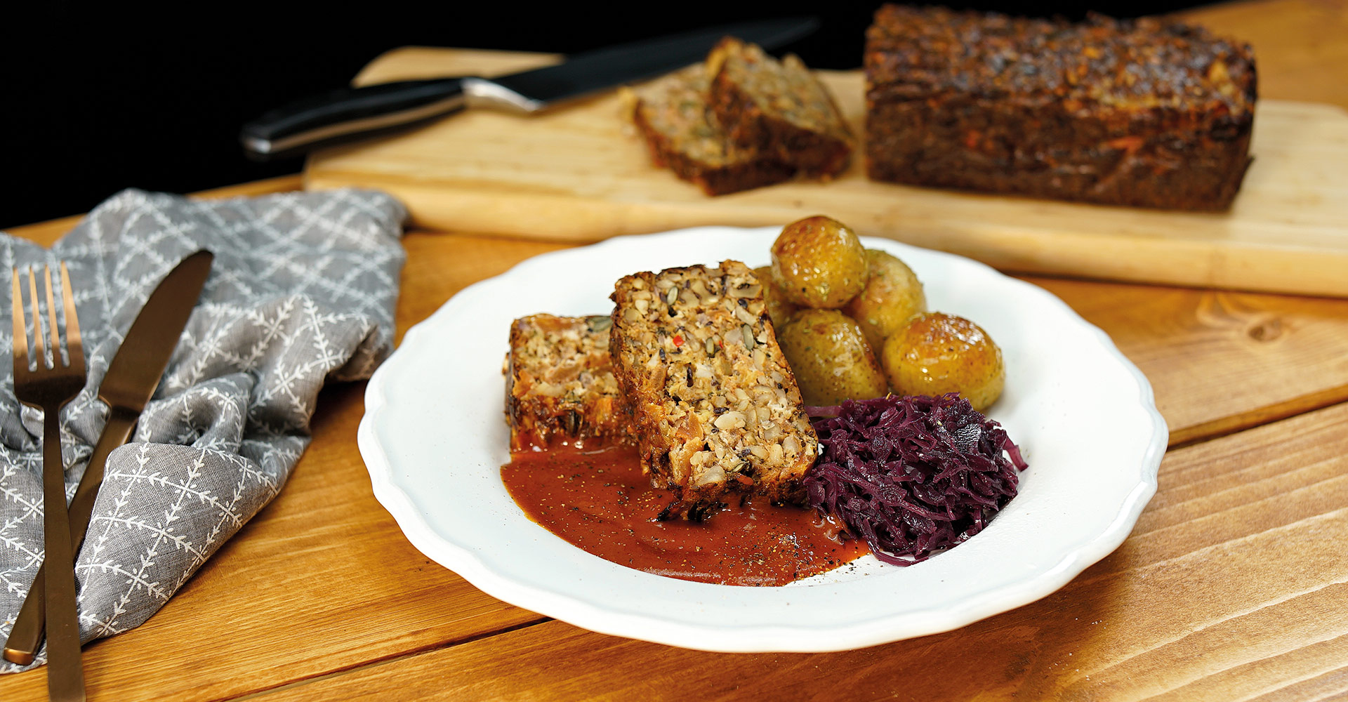 Vegetarischer Nussbraten mit Rotkohl | Hengstenberg