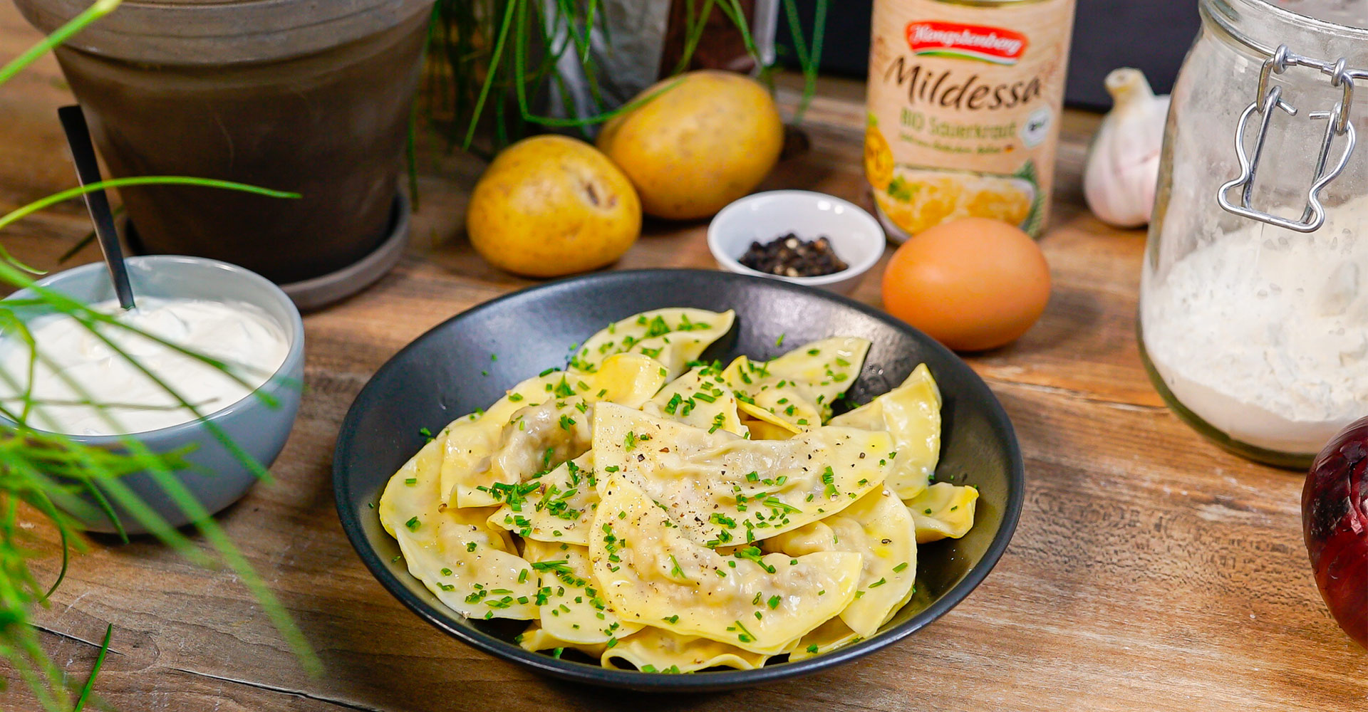 Selbst gemachte Piroggen mit Sauerkrautfüllung