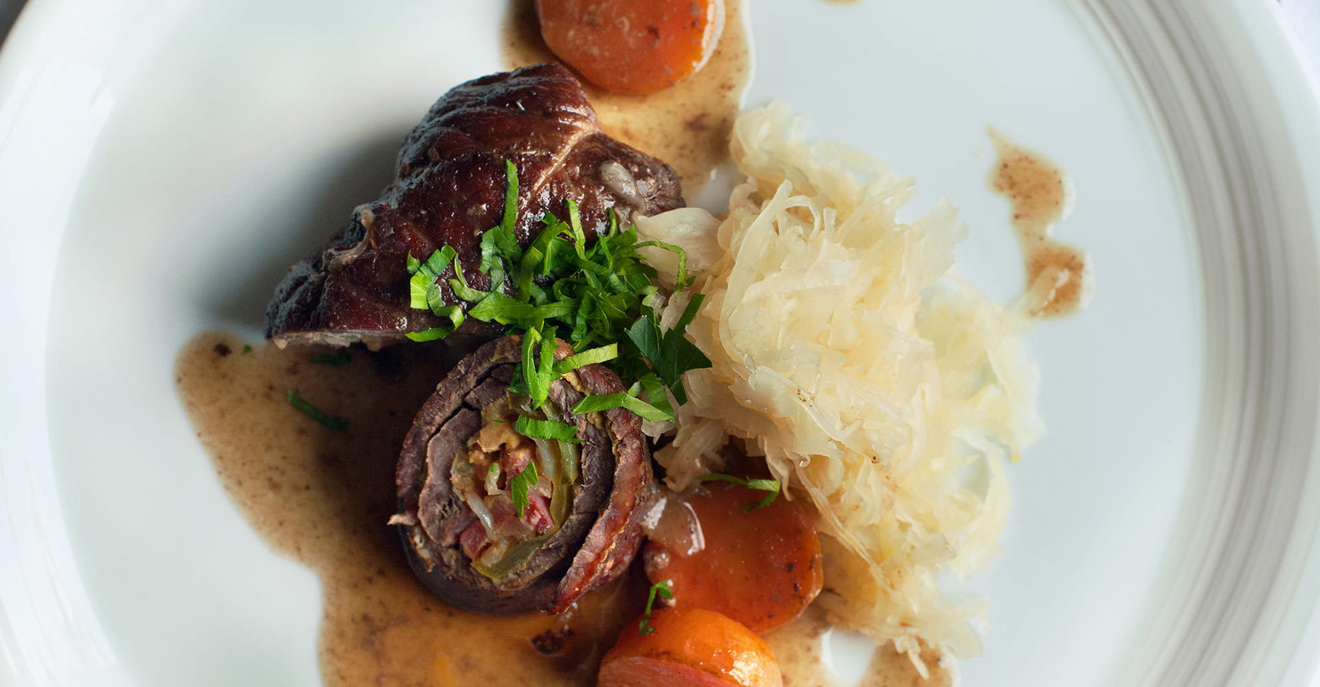Sauerbraten mit Klößen und Rotkohl | Hengstenberg