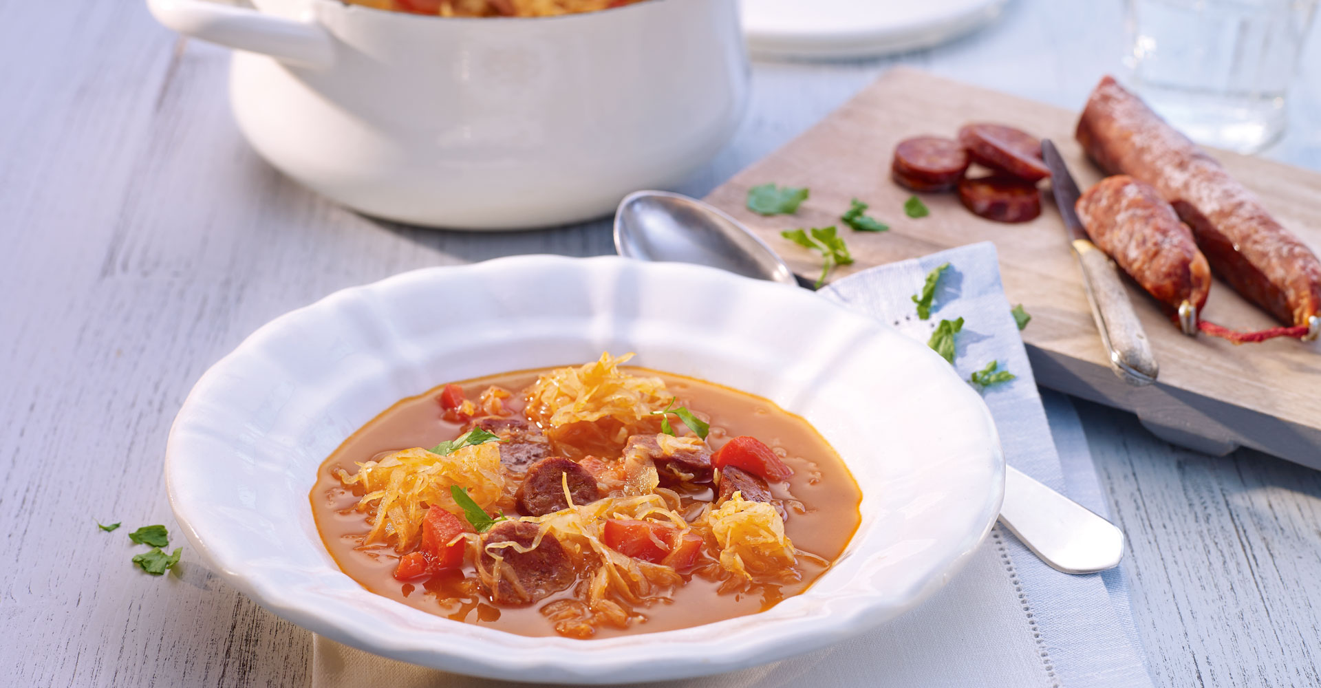 Rezept für eine Sauerkrautsuppe mit Paprikawurst