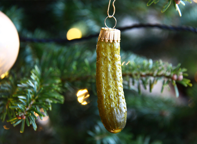 Weihnachtsgurke im Tannenbaum Weihnachtsgurke im Tannenbaum