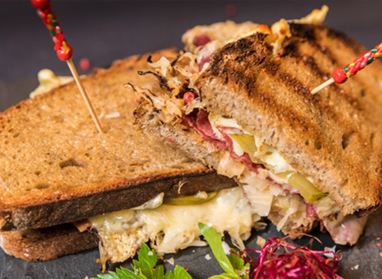 Amerikanisches Reuben-Sandwich Amerikanisches Reuben-Sandwich